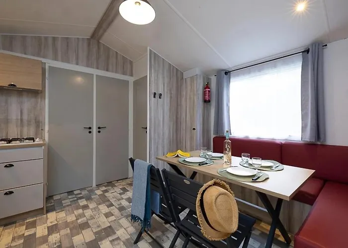 Camping 3 Etoiles - Piscine - Ccbb0if