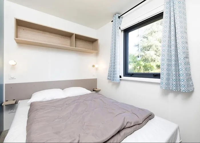 Camping 3 Etoiles - Piscine - Ccbb0if Montpon-Menesterol