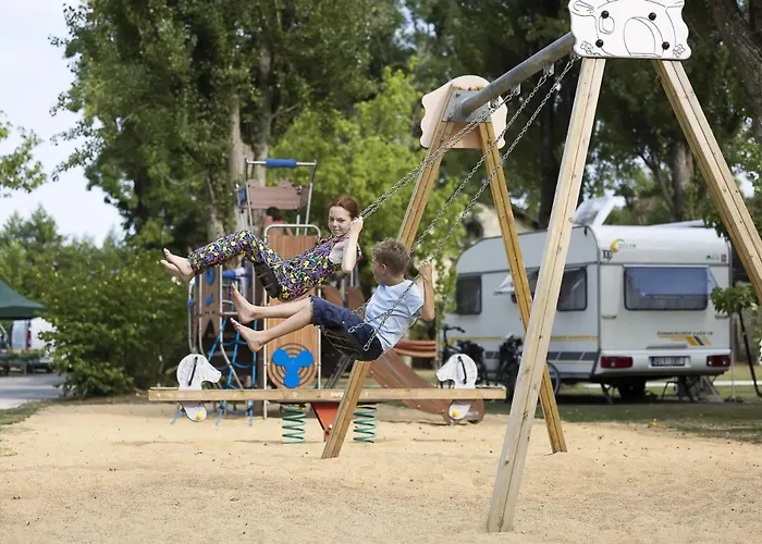 Camping 3 Etoiles - Piscine - Ccbb0if Montpon-Menesterol